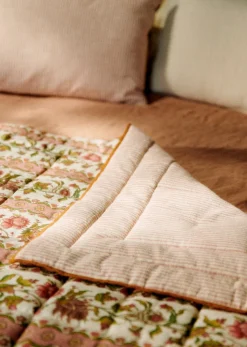 Sezane Les Tissus|Courtepointe Imprimée Fleurs d'Amalfi - Rayures Tissées Blush