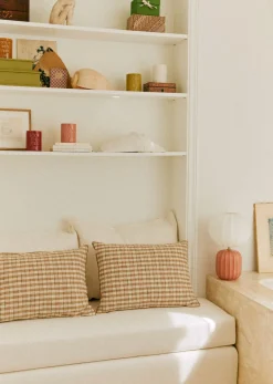 Sezane Les Tissus|Coussin Tissé Pianissimo -  Grand Modèle Carreaux Tissés Café et Blush -  Rayures Tissées Blush