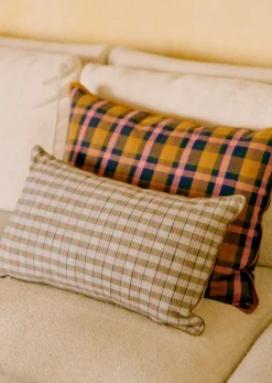 Sezane Les Tissus|Coussin Tissé Pianissimo -  Grand Modèle Carreaux Tissés Café et Blush -  Rayures Tissées Blush