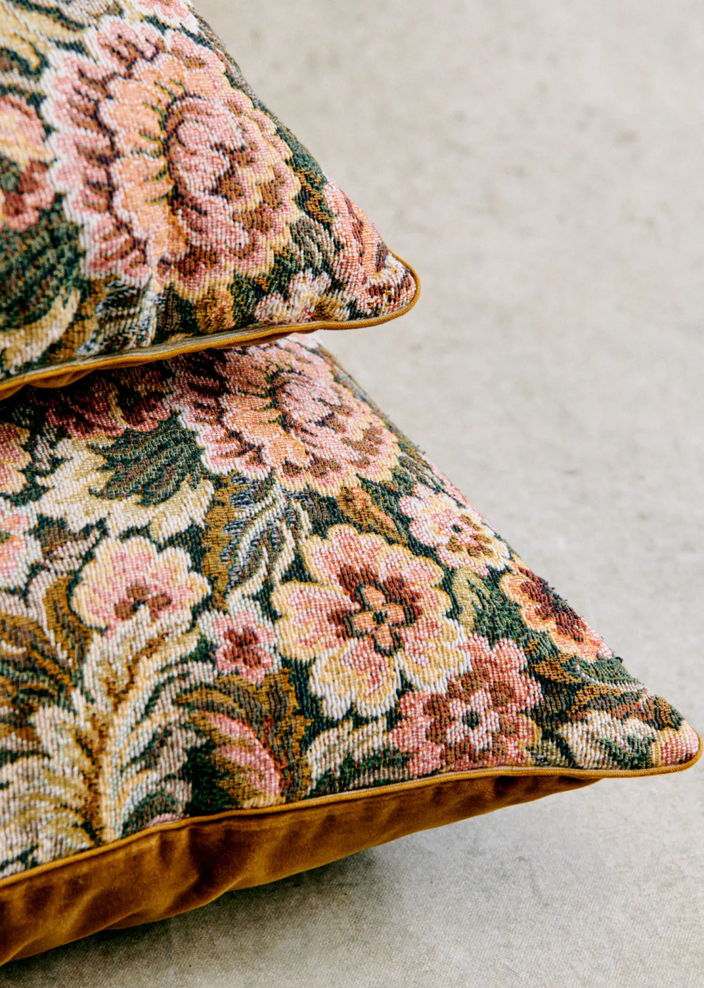 Sezane La Sélection Vintage|Les Tissus|Coussin Vintage - Petit Modèle