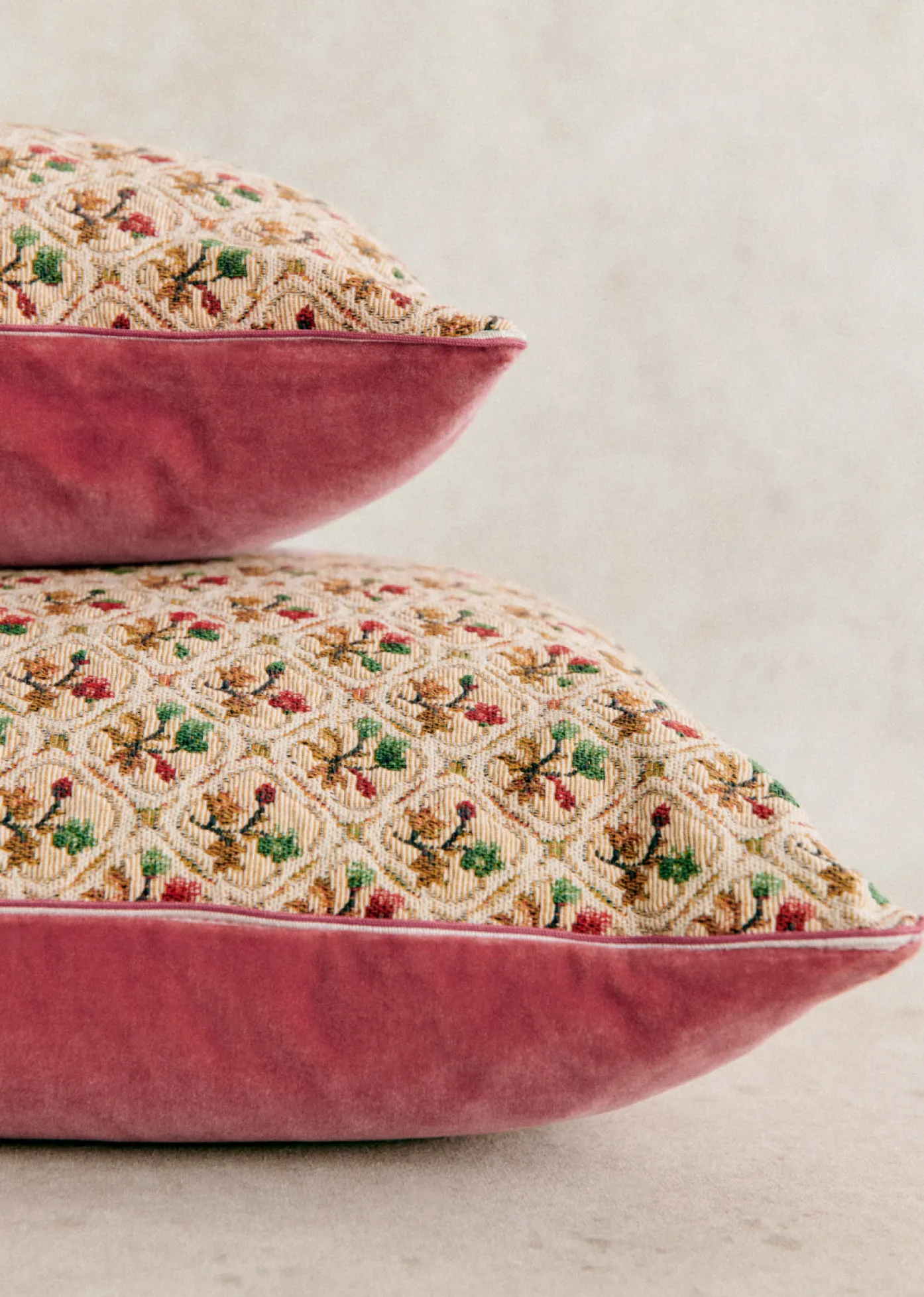 Sezane La Sélection Vintage|Les Tissus|Coussin Vintage - Petit Modèle