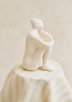 Sezane Les Invités|Sculpture Guénolée Courcoux - Femme Dans Ses Pensées Petit Modèle