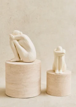 Sezane Les Invités|Sculpture Guénolée Courcoux - Femme Assise Grand Modèle