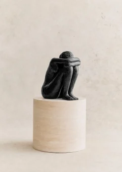 Sezane Les Invités|Sculpture Guénolée Courcoux - Femme Assise Grand Modèle