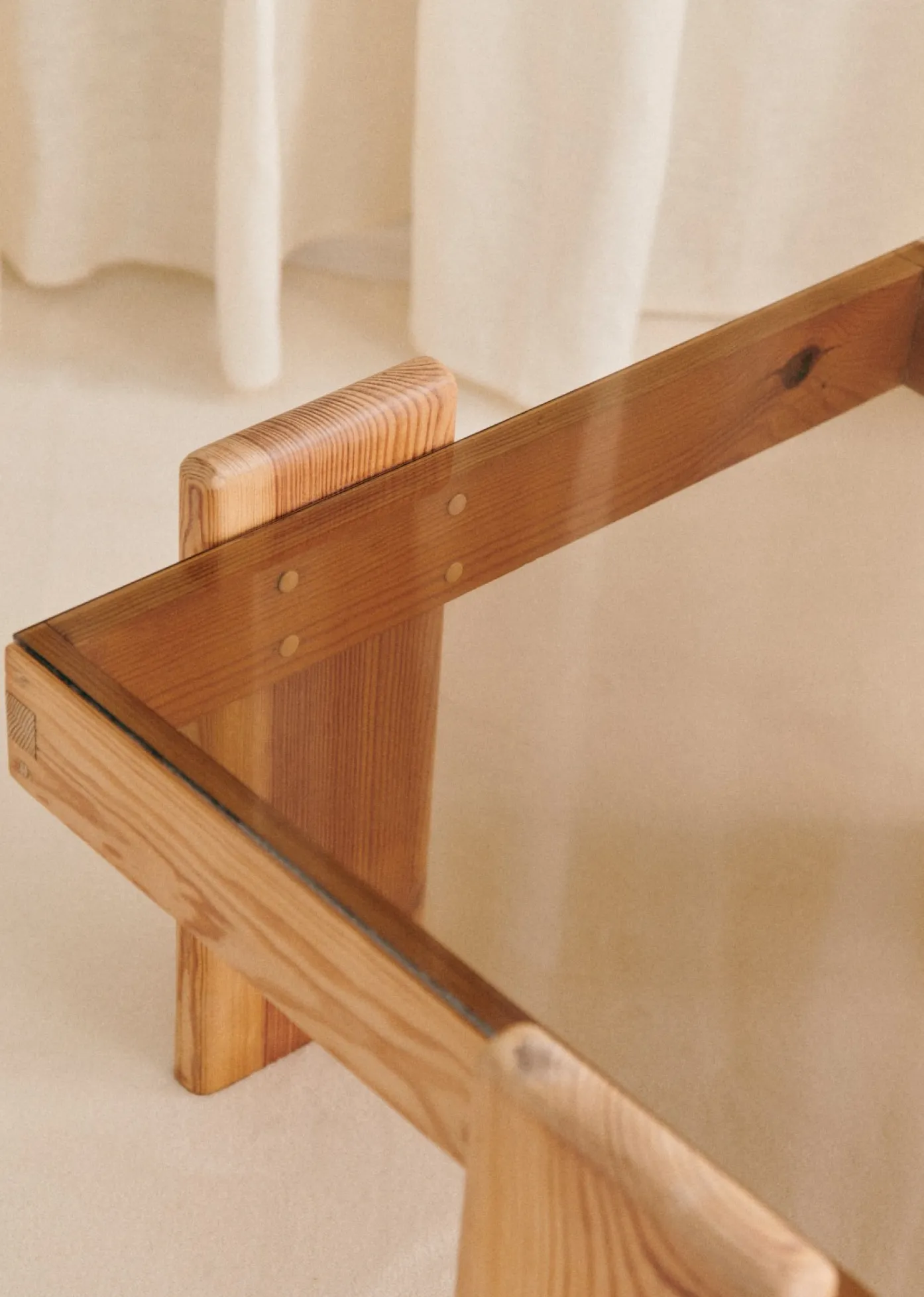 Sezane La Sélection Vintage|Table Basse Carrée Vintage Pin et verre fumé